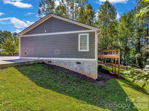 212 Walt Drive Hendersonville NC 28792