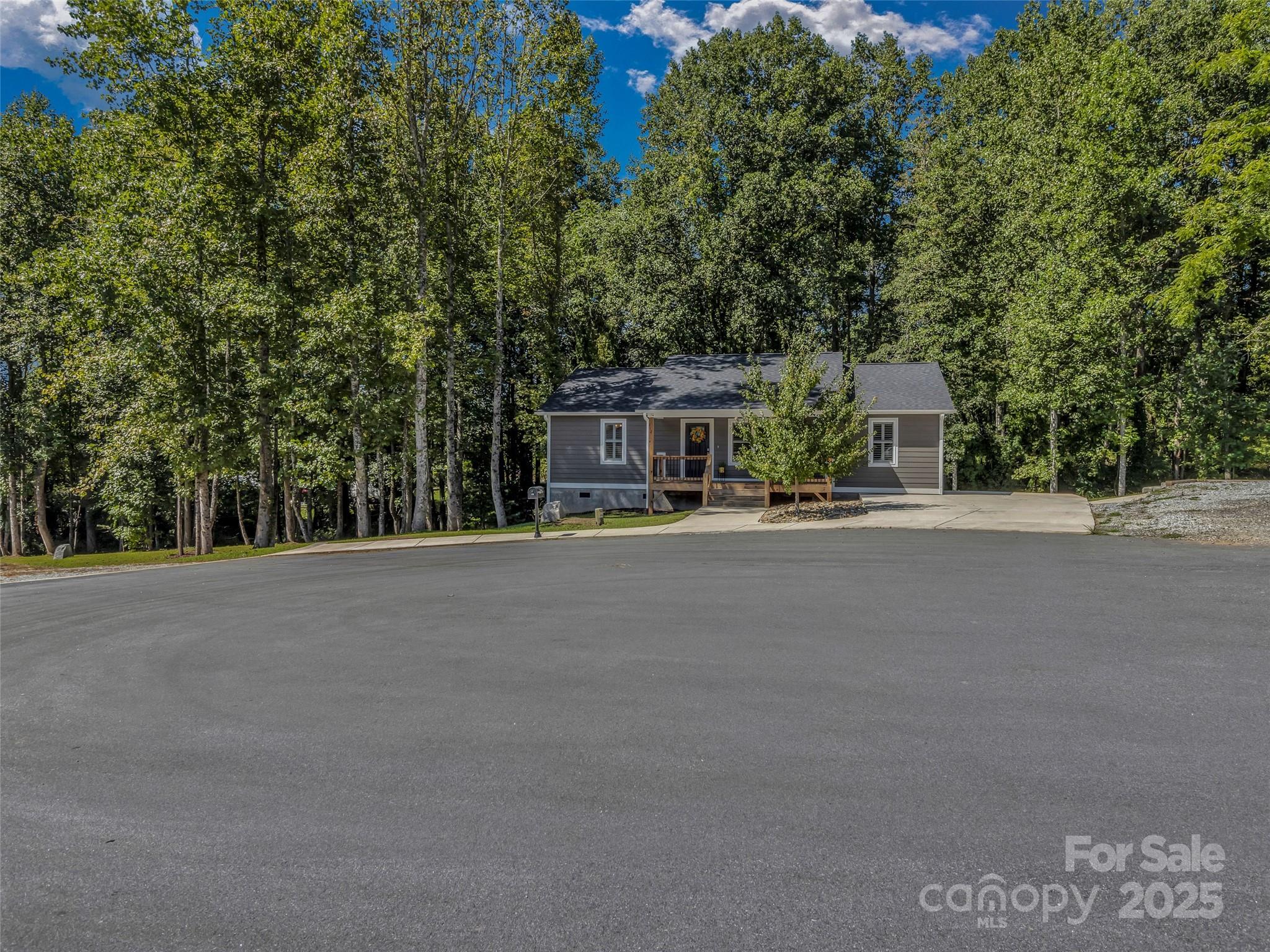212 Walt Drive Hendersonville NC 28792
