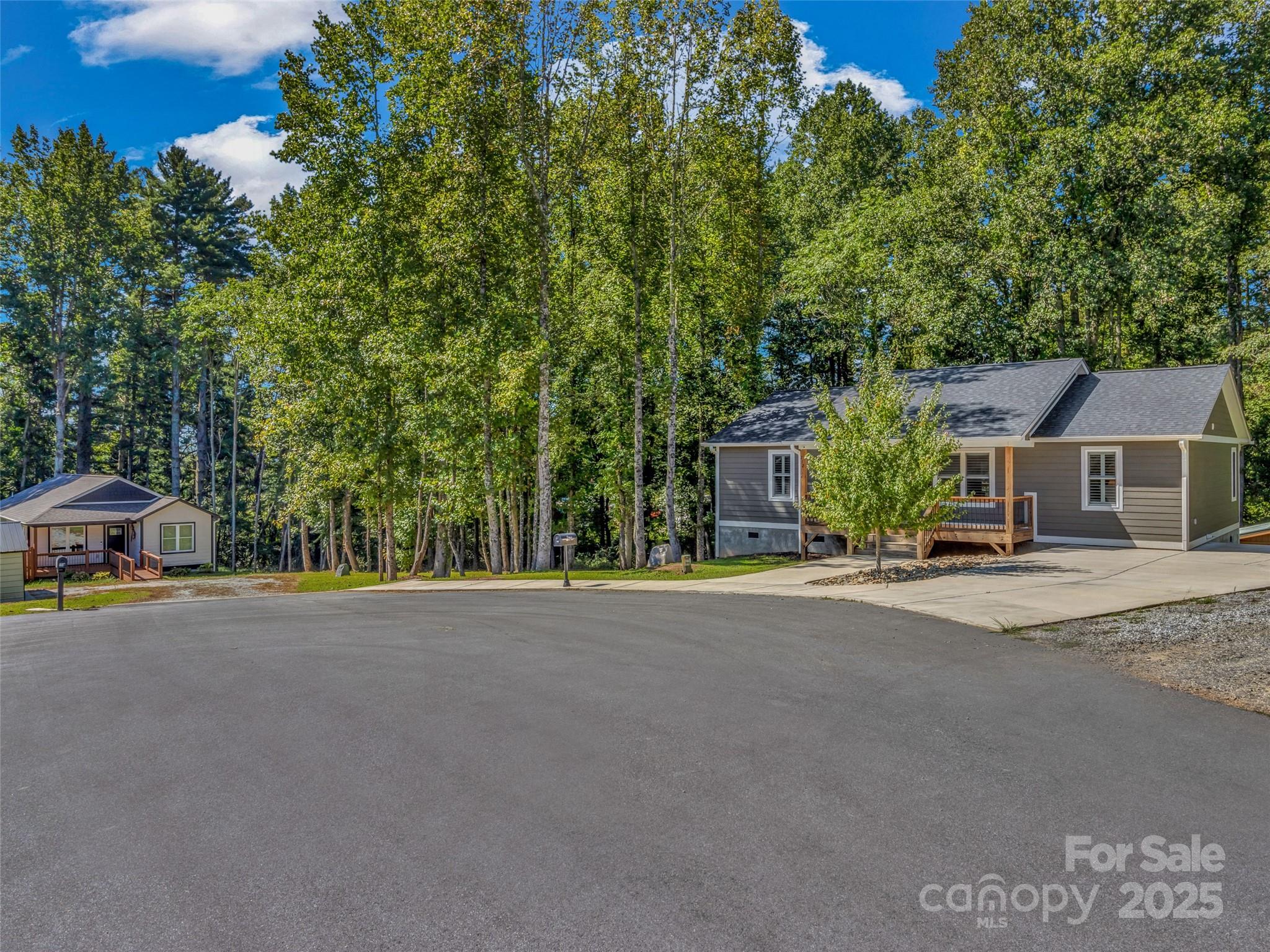 212 Walt Drive Hendersonville NC 28792
