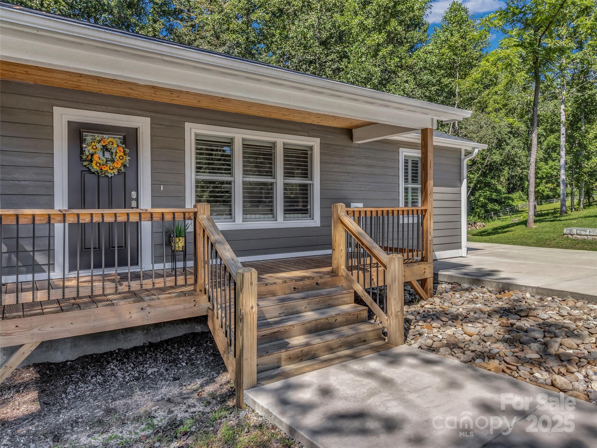 212 Walt Drive Hendersonville NC 28792