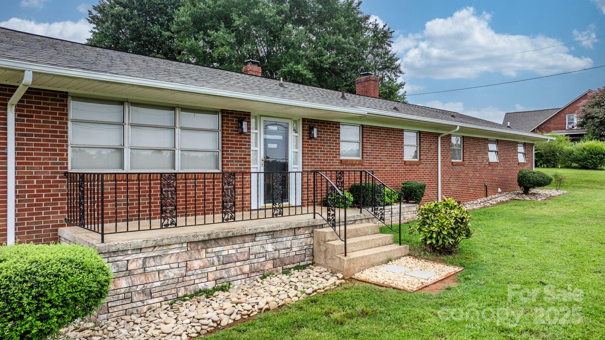 2761 Highland Avenue NE Hickory NC 28601