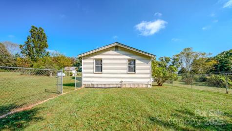 531 Bryson Road Candler NC 28715