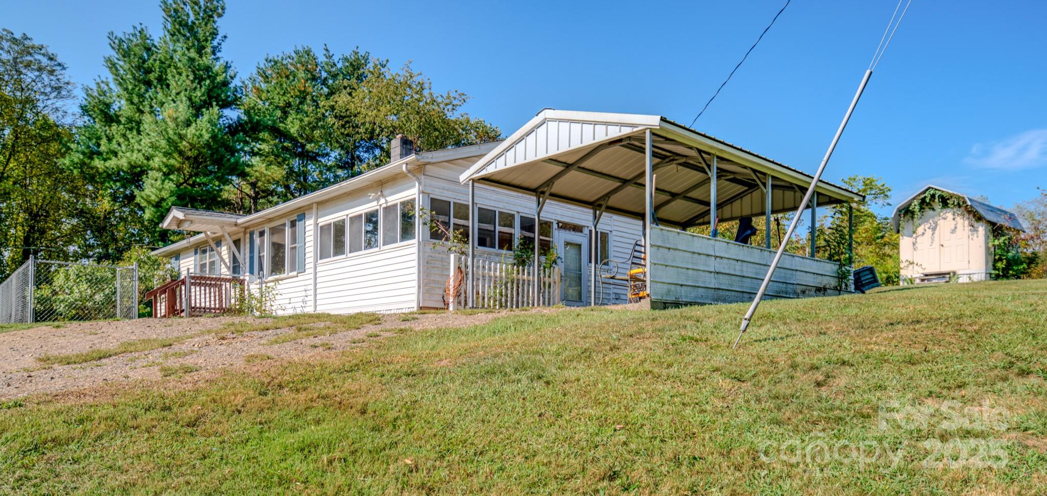 531 Bryson Road Candler NC 28715