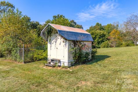 531 Bryson Road Candler NC 28715