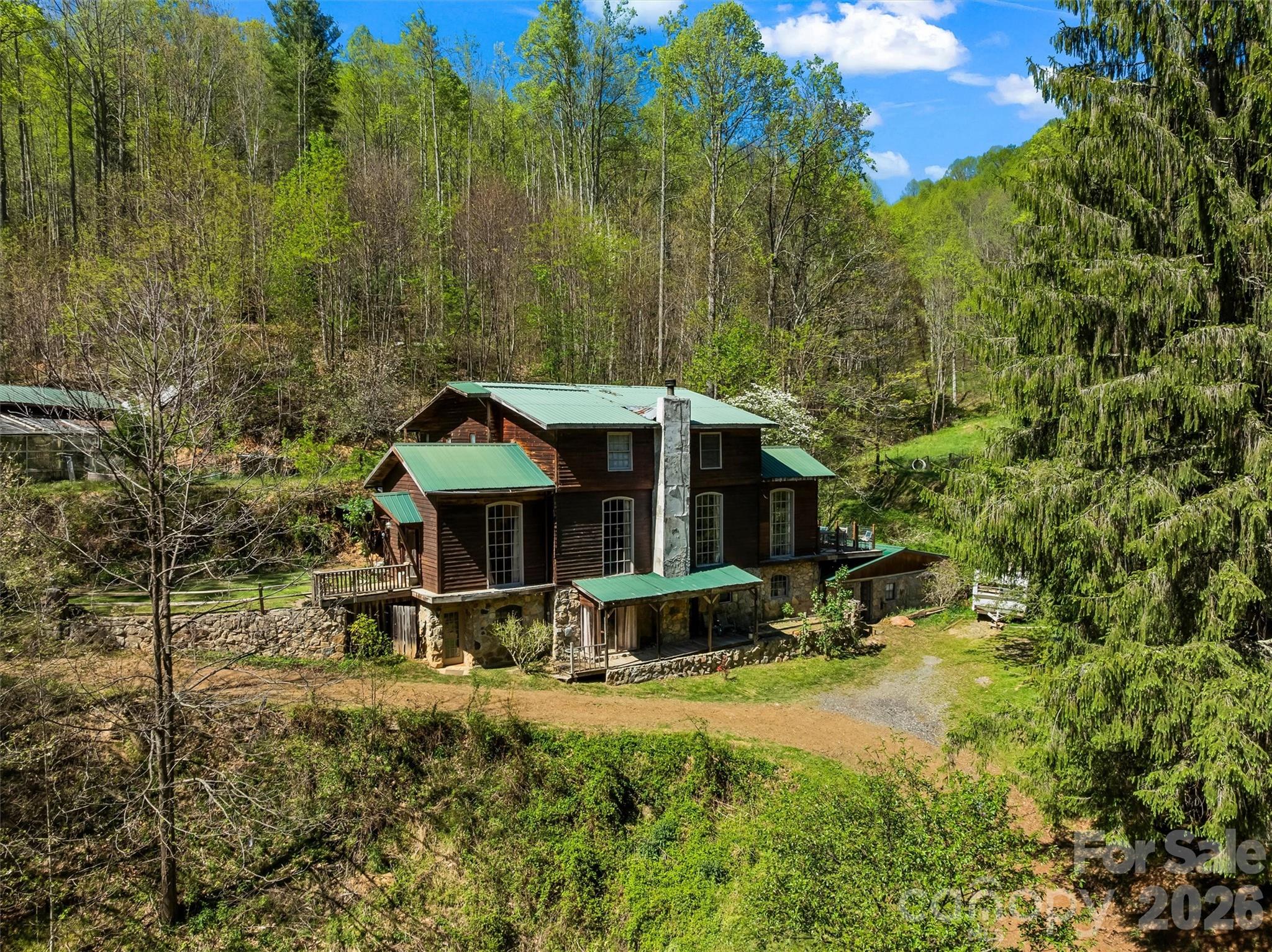 1717 Howard Moore Road Hot Springs NC 28743