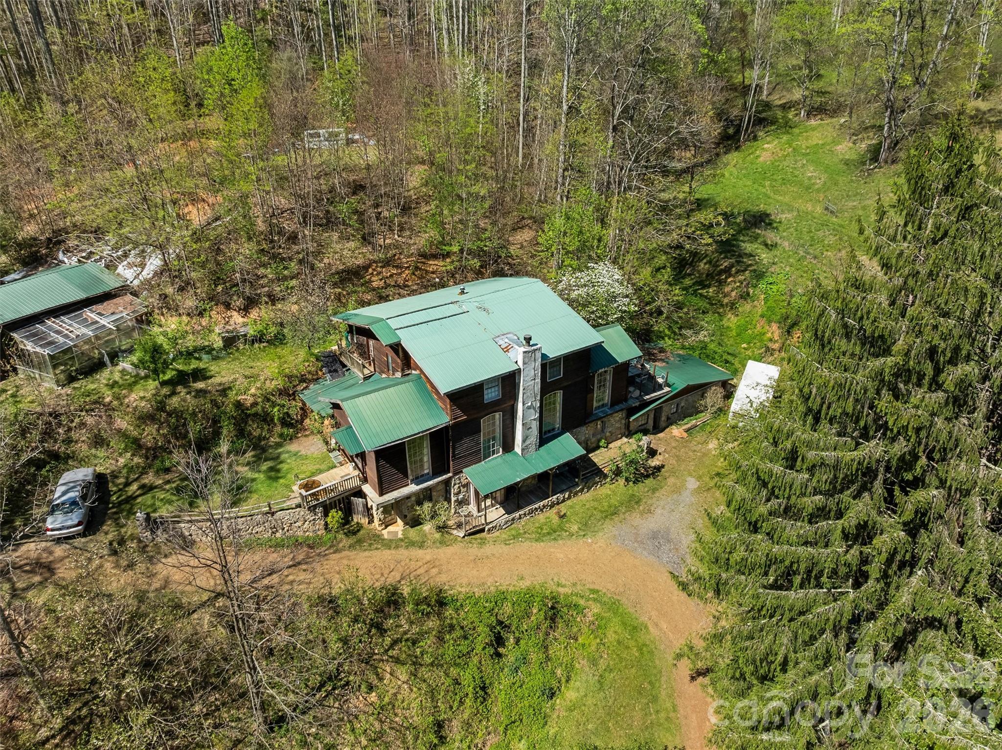1717 Howard Moore Road Hot Springs NC 28743