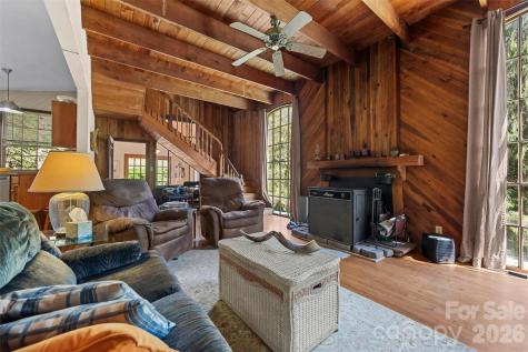1717 Howard Moore Road Hot Springs NC 28743