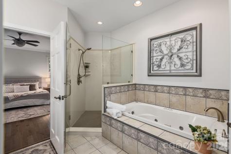 86 Oak Hollow Drive Asheville NC 28805