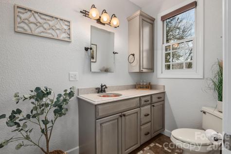 86 Oak Hollow Drive Asheville NC 28805