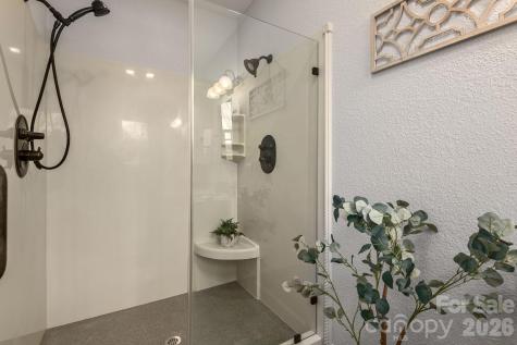 86 Oak Hollow Drive Asheville NC 28805