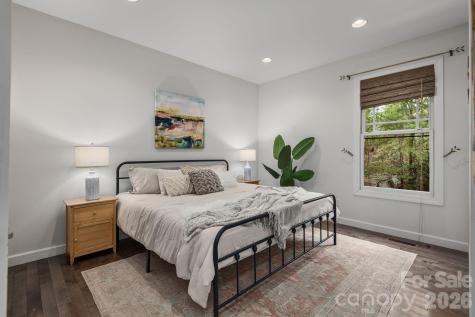 86 Oak Hollow Drive Asheville NC 28805