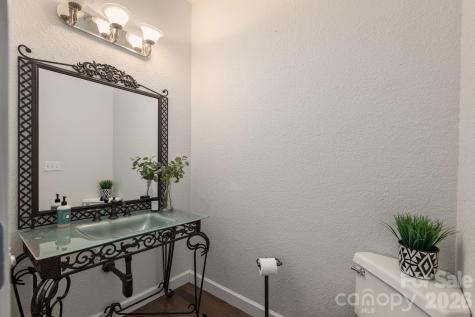 86 Oak Hollow Drive Asheville NC 28805