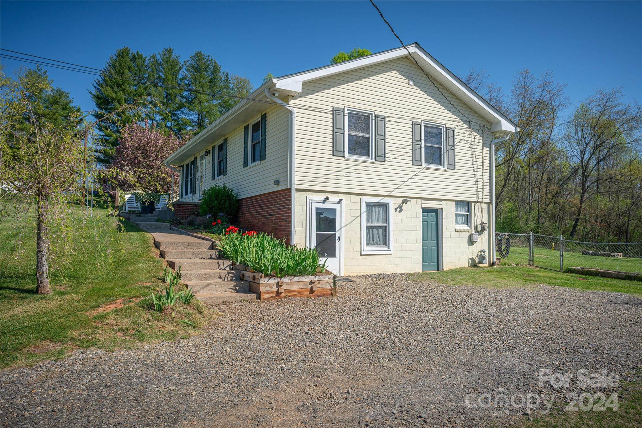 5 Fieldcrest Drive Candler NC 28715