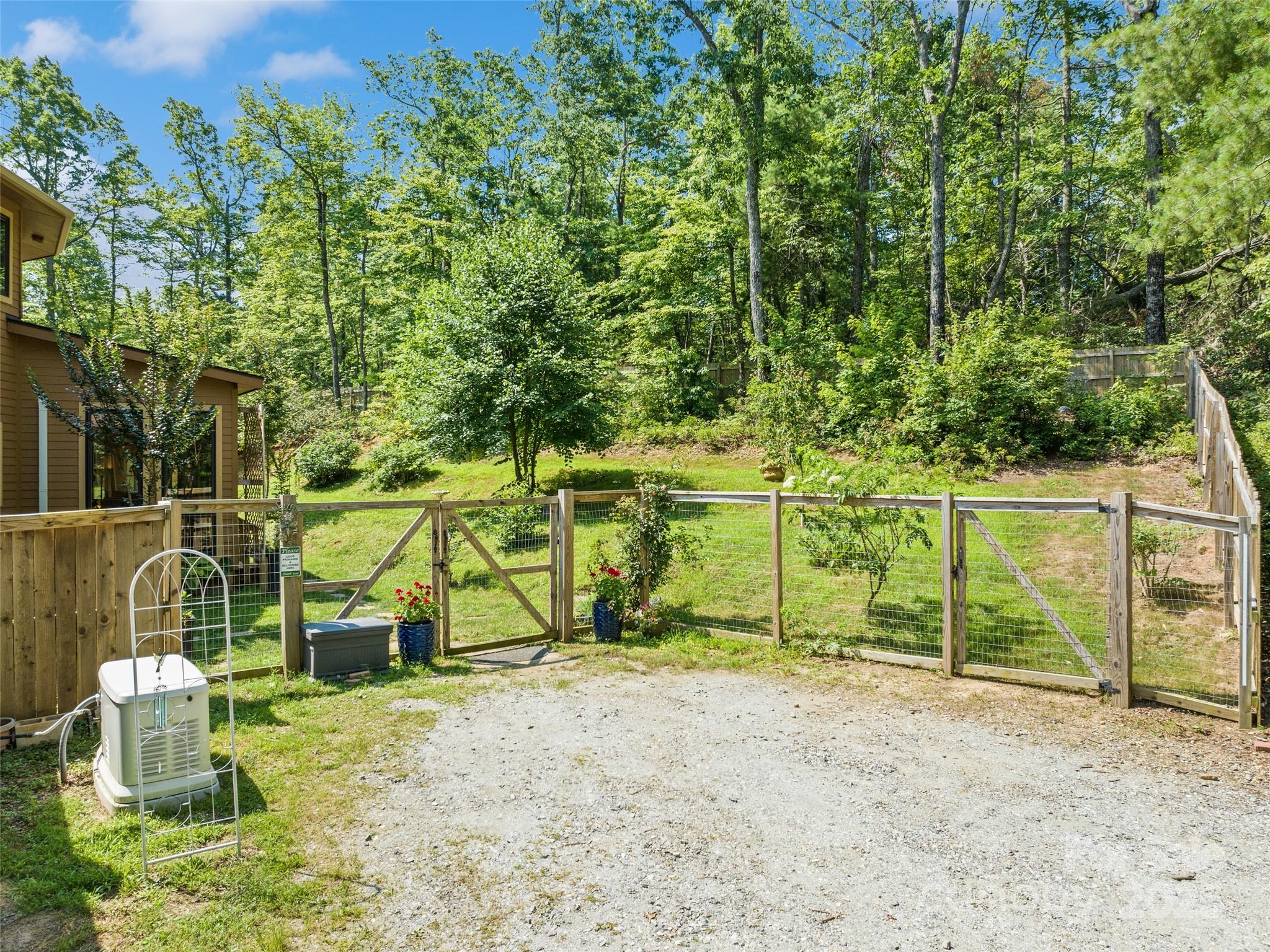 2675 Holbert Cove Road Saluda NC 28773