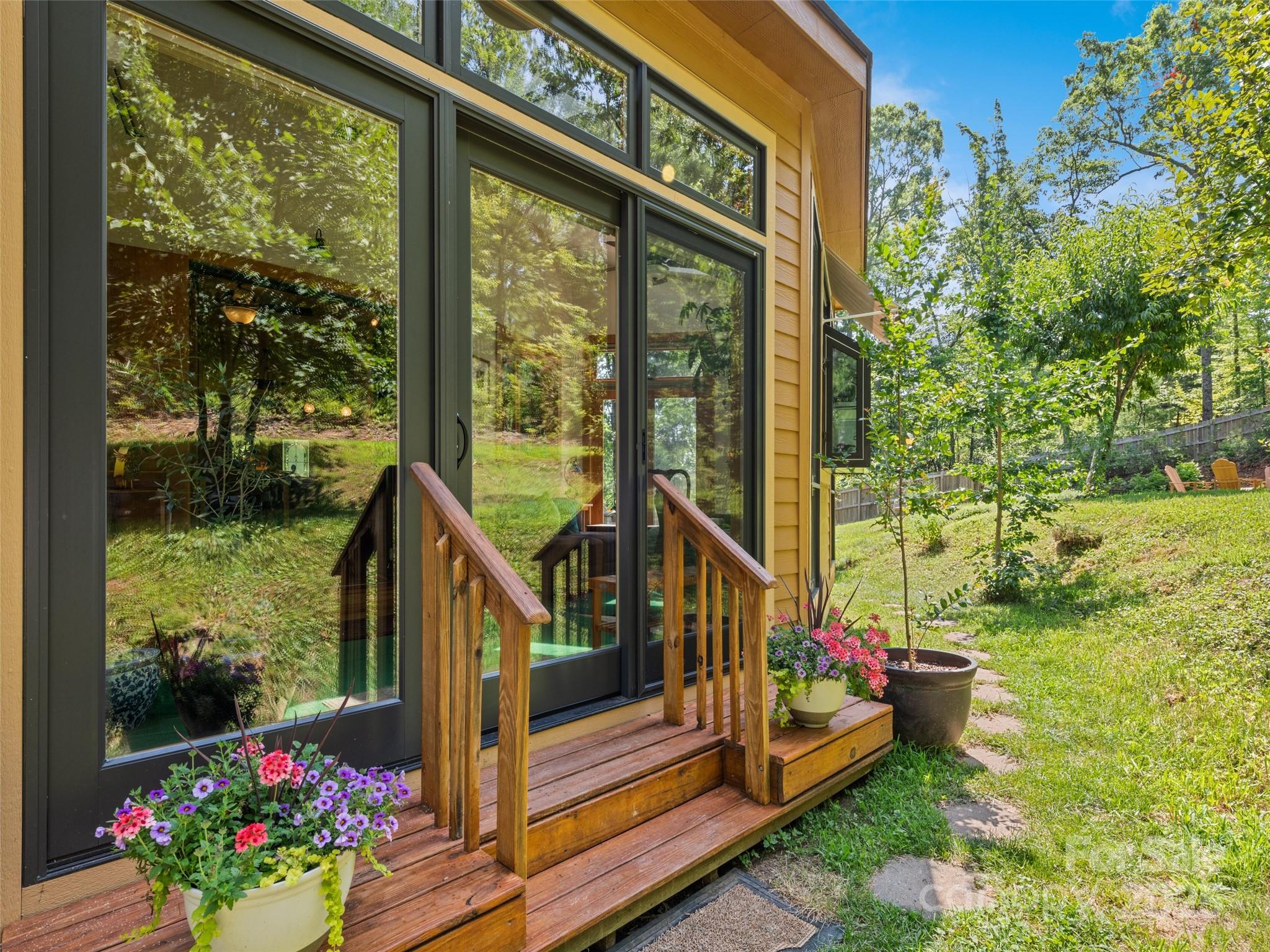 2675 Holbert Cove Road Saluda NC 28773