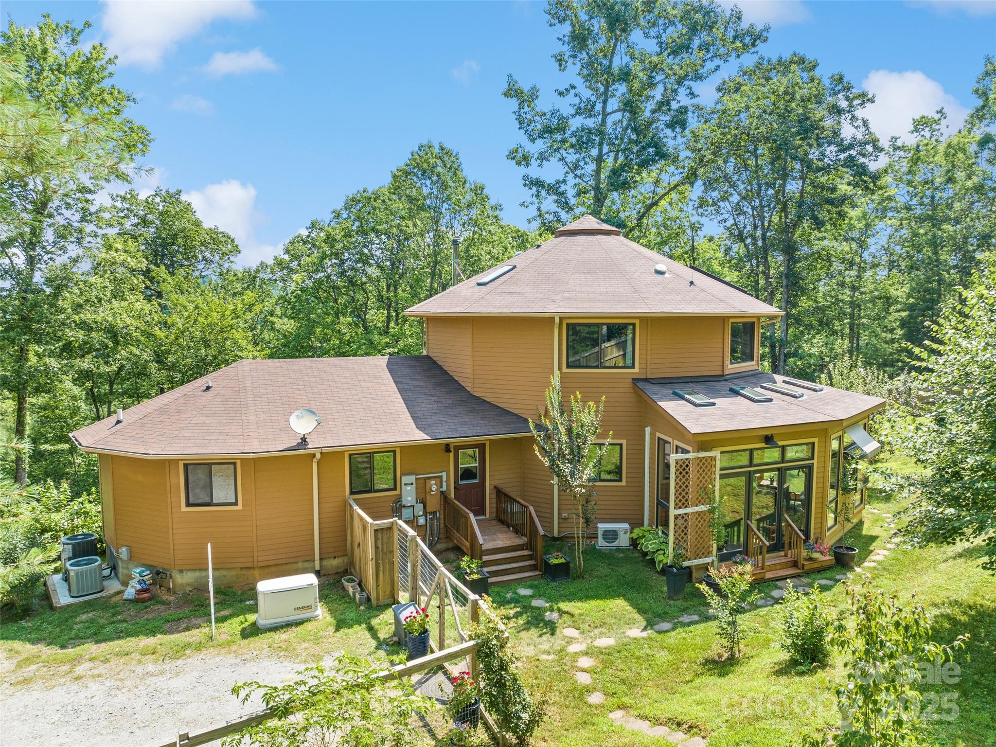 2675 Holbert Cove Road Saluda NC 28773