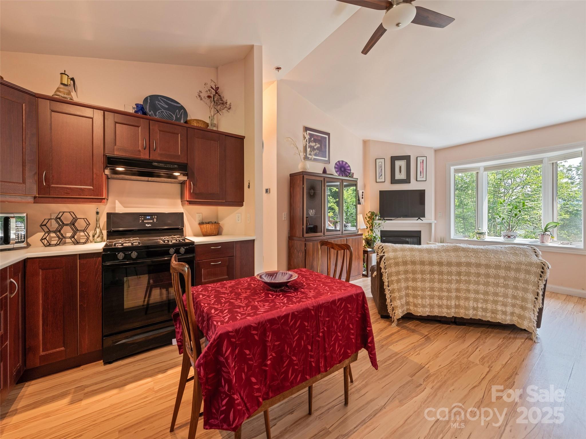 2675 Holbert Cove Road Saluda NC 28773