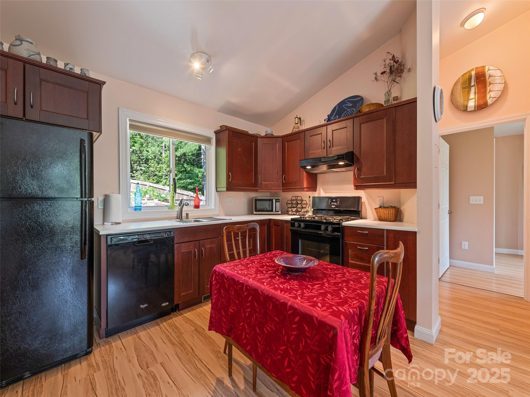 2675 Holbert Cove Road Saluda NC 28773