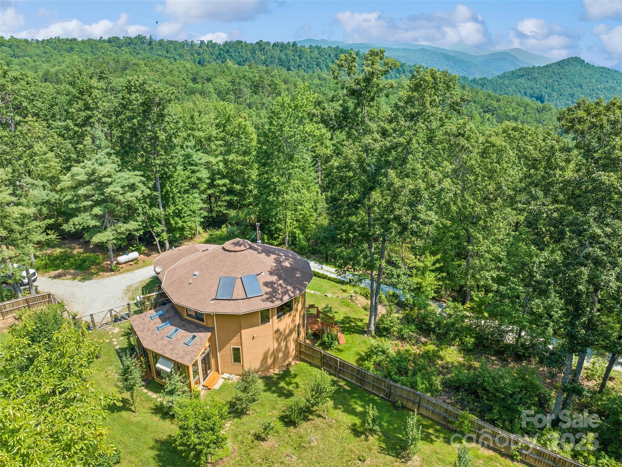2675 Holbert Cove Road Saluda NC 28773