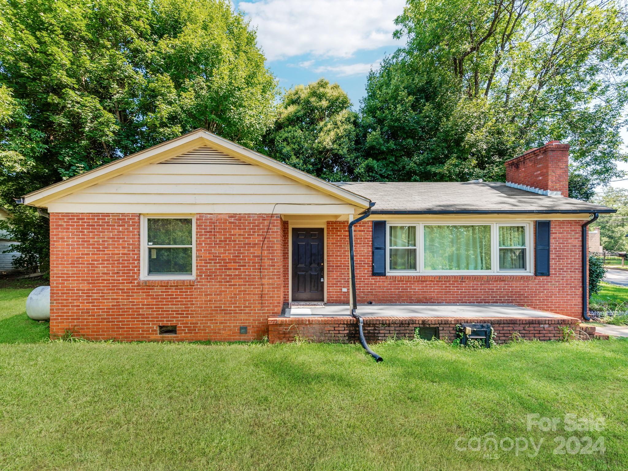 306 S Main Avenue Newton NC 28658