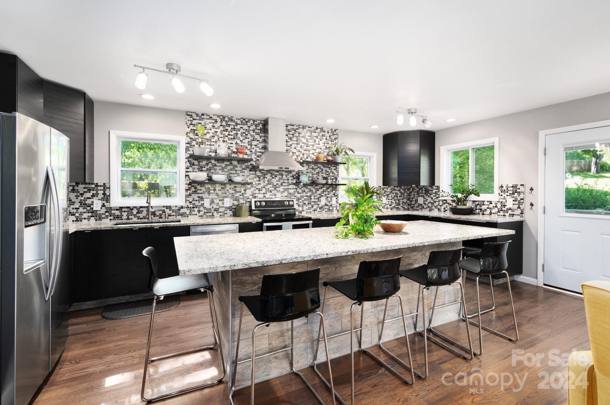 14 Mann Road Asheville NC 28805