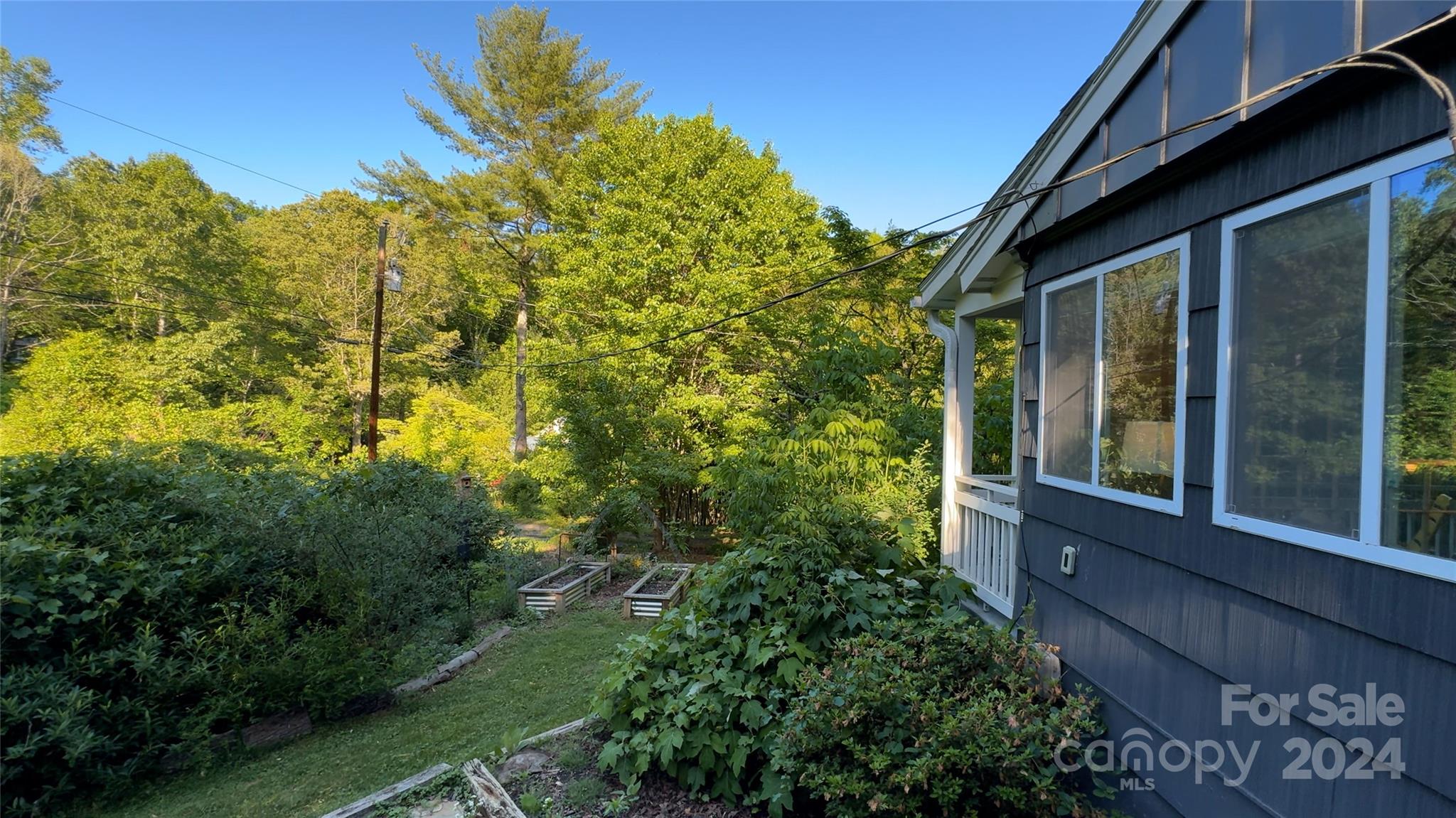 14 Mann Road Asheville NC 28805