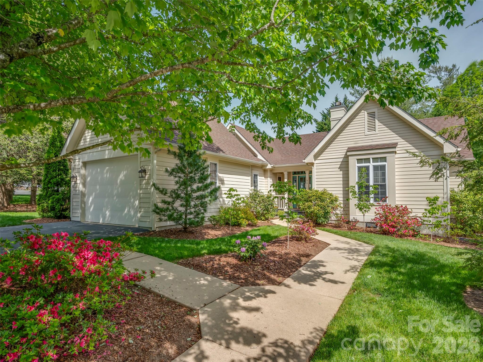 90 Dunroy Drive Hendersonville NC 28739