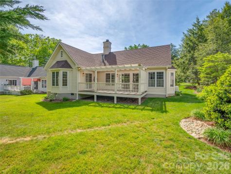 90 Dunroy Drive Hendersonville NC 28739