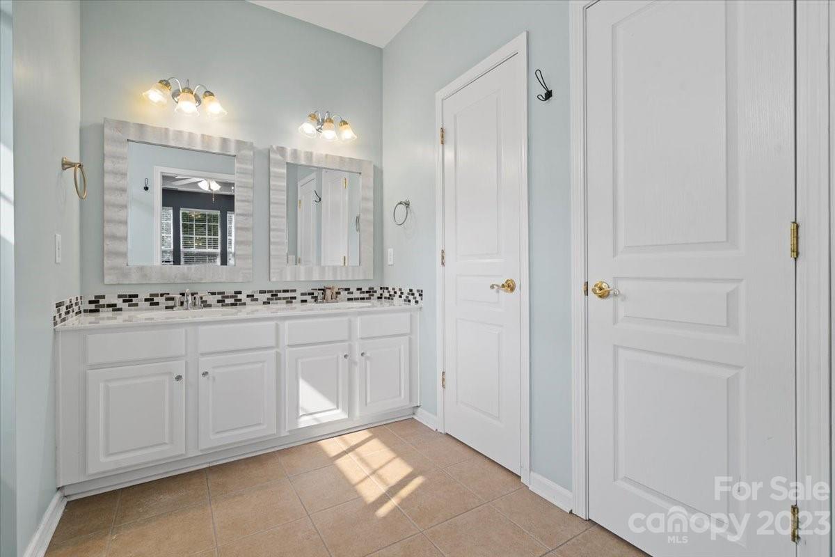 8707 Heron Glen Drive Charlotte NC 28269