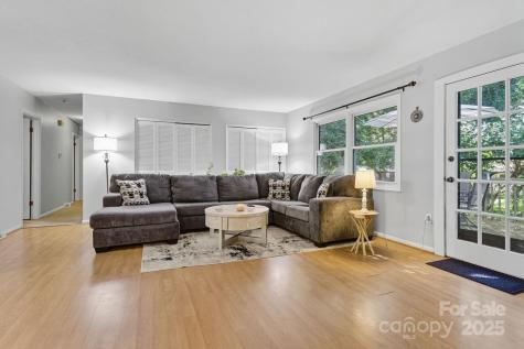 2 Fernbrook Place Asheville NC 28804