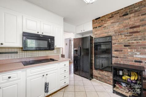 1 Glen Cove Road Arden NC 28704