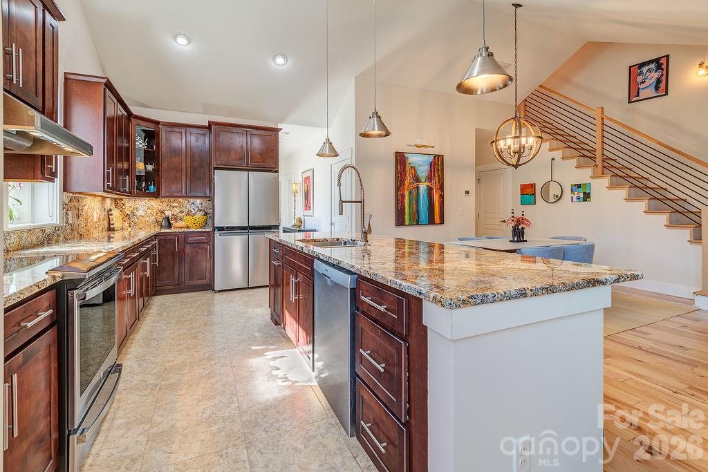 16 Holland Mountain View Asheville NC 28804