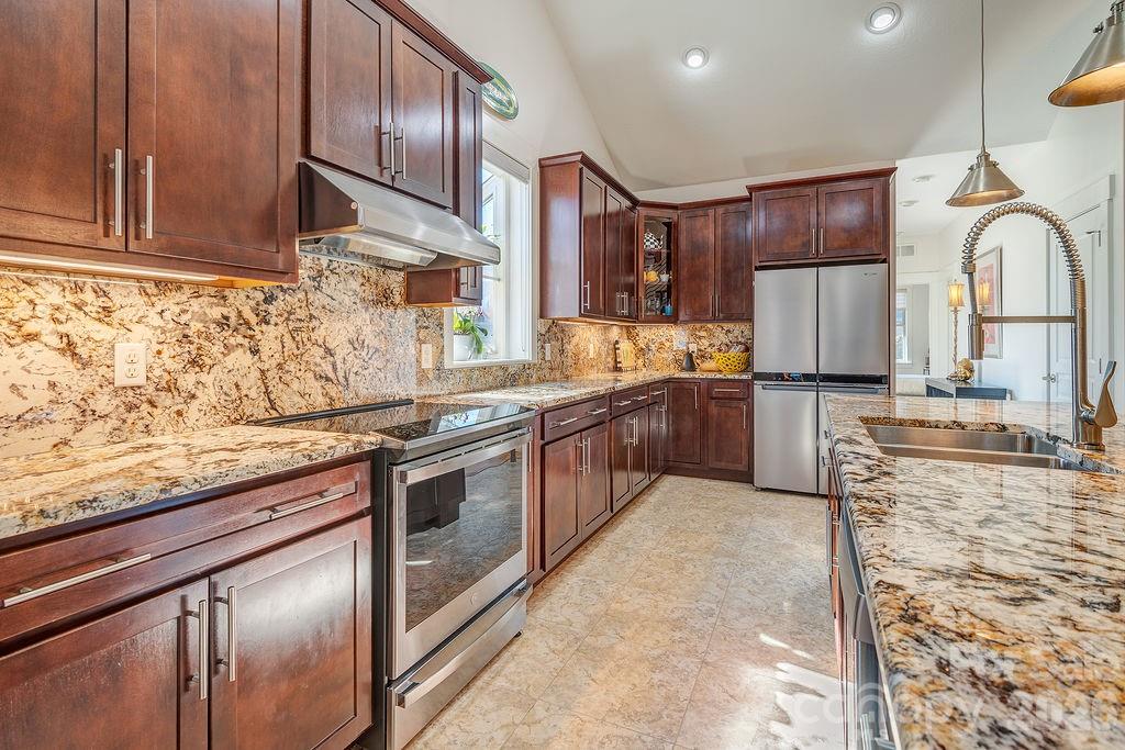 16 Holland Mountain View Asheville NC 28804