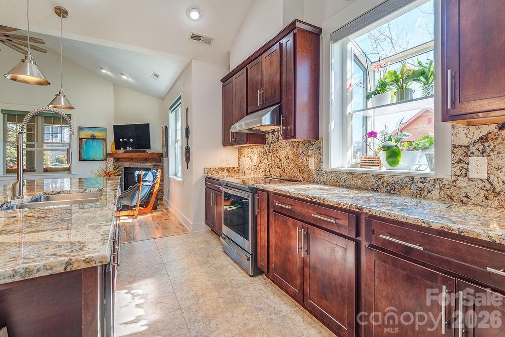 16 Holland Mountain View Asheville NC 28804