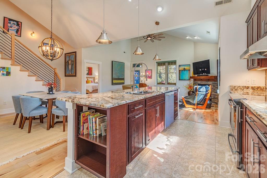 16 Holland Mountain View Asheville NC 28804