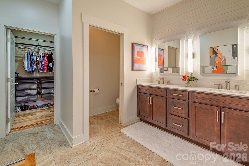 16 Holland Mountain View Asheville NC 28804