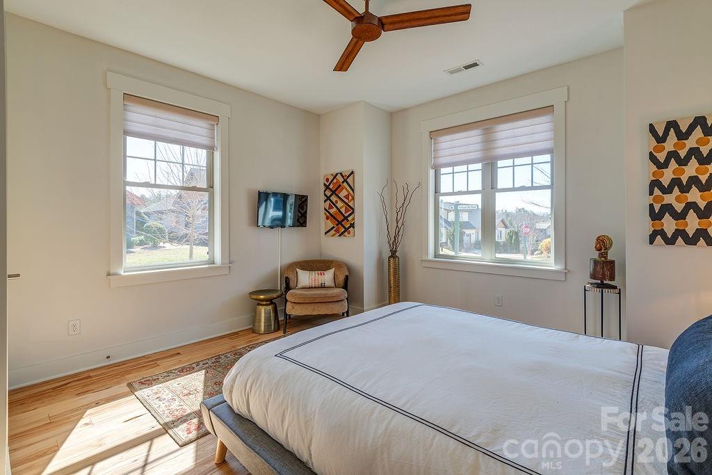 16 Holland Mountain View Asheville NC 28804