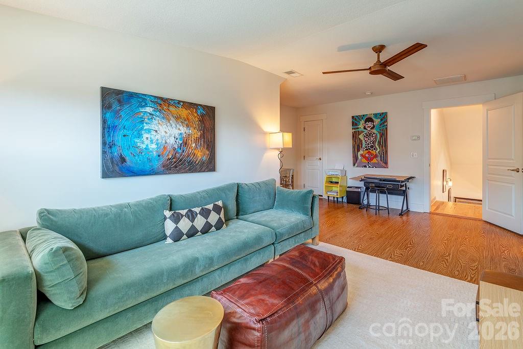 16 Holland Mountain View Asheville NC 28804