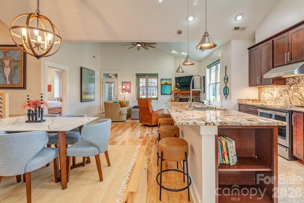 16 Holland Mountain View Asheville NC 28804