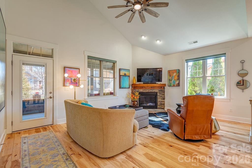 16 Holland Mountain View Asheville NC 28804