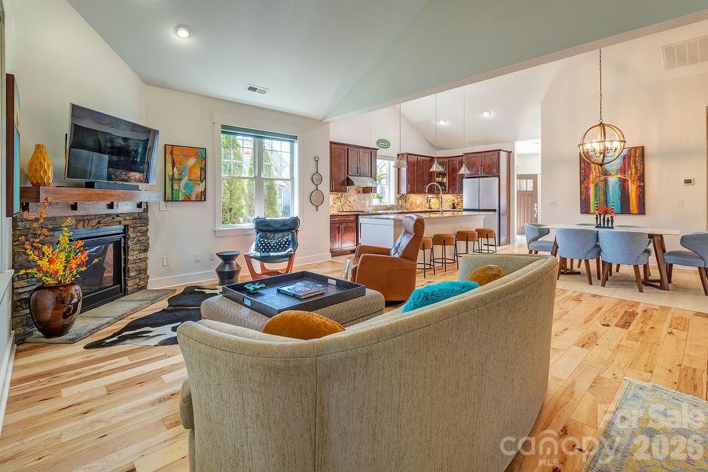 16 Holland Mountain View Asheville NC 28804