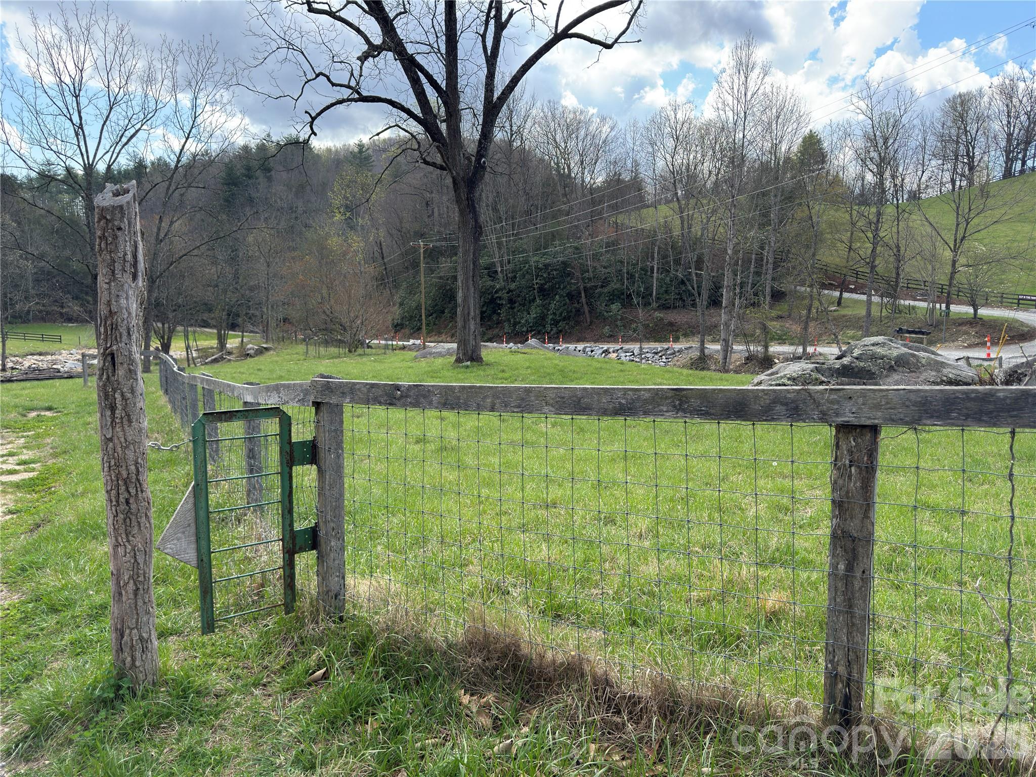1422 Middle Fork Road Hendersonville NC 28792