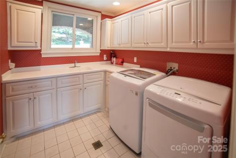 2770 Lakeview Drive Lenoir NC 28645
