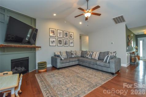 1809 Megan Ann Lane Lincolnton NC 28092