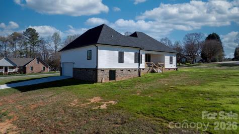 1213 Creekside Drive Conover NC 28613