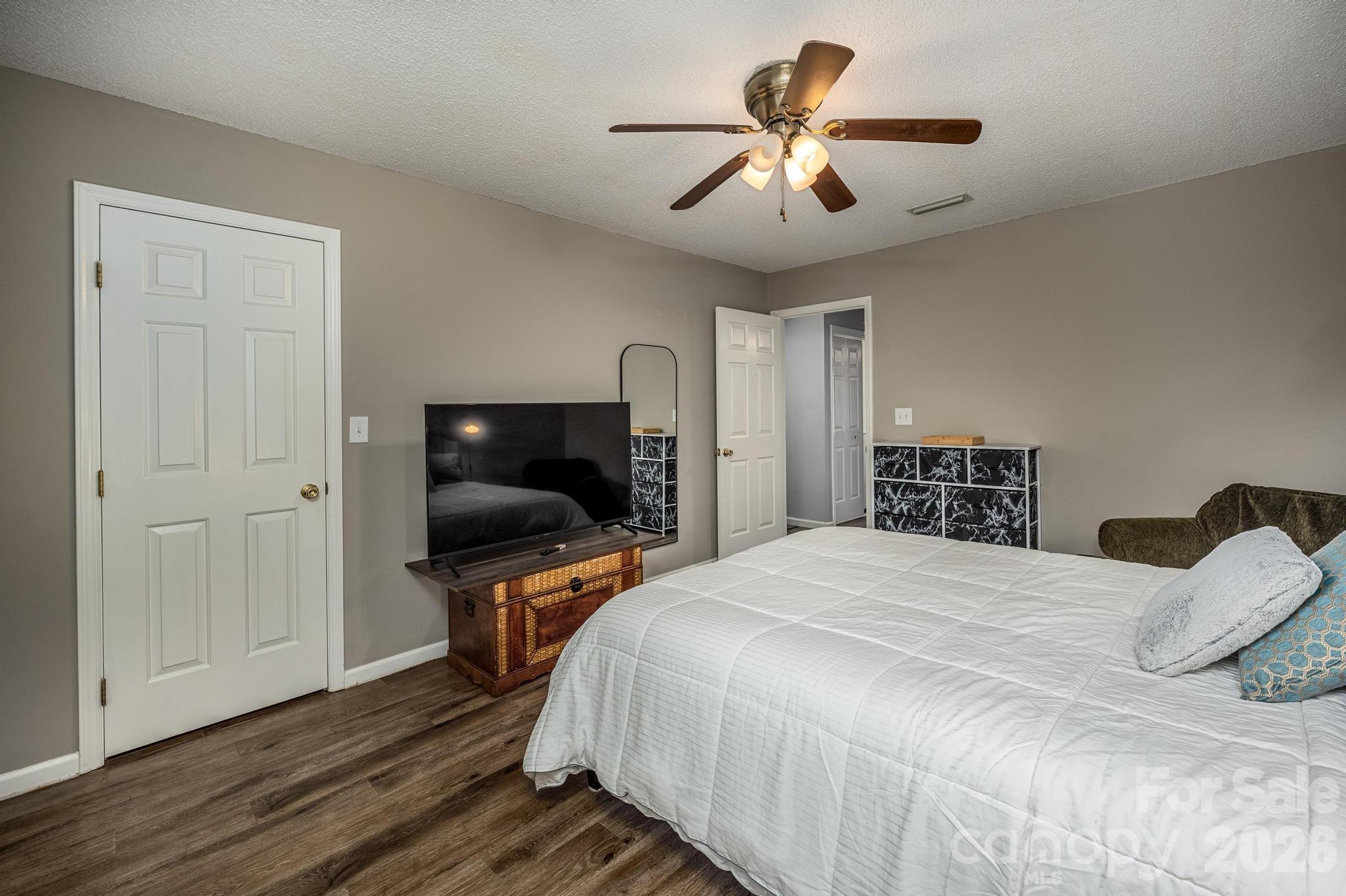 911 21st Avenue NE Hickory NC 28601