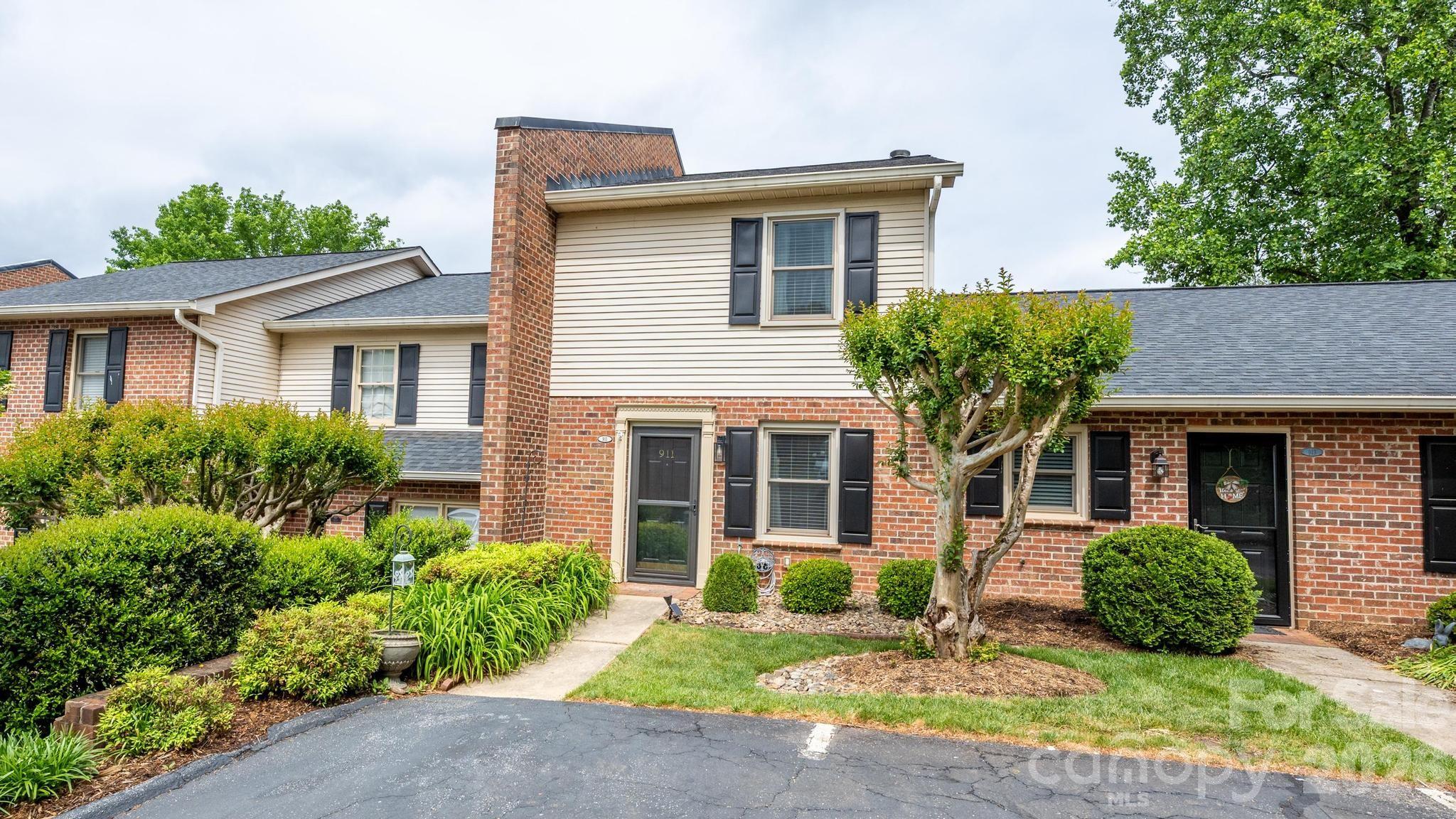 911 21st Avenue NE Hickory NC 28601