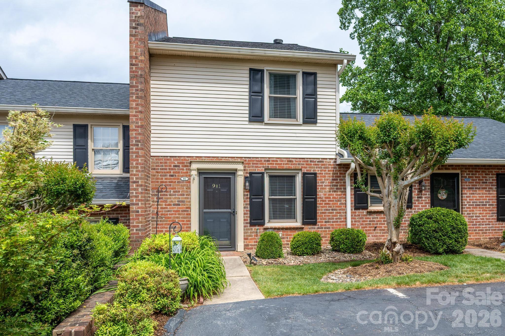 911 21st Avenue NE Hickory NC 28601