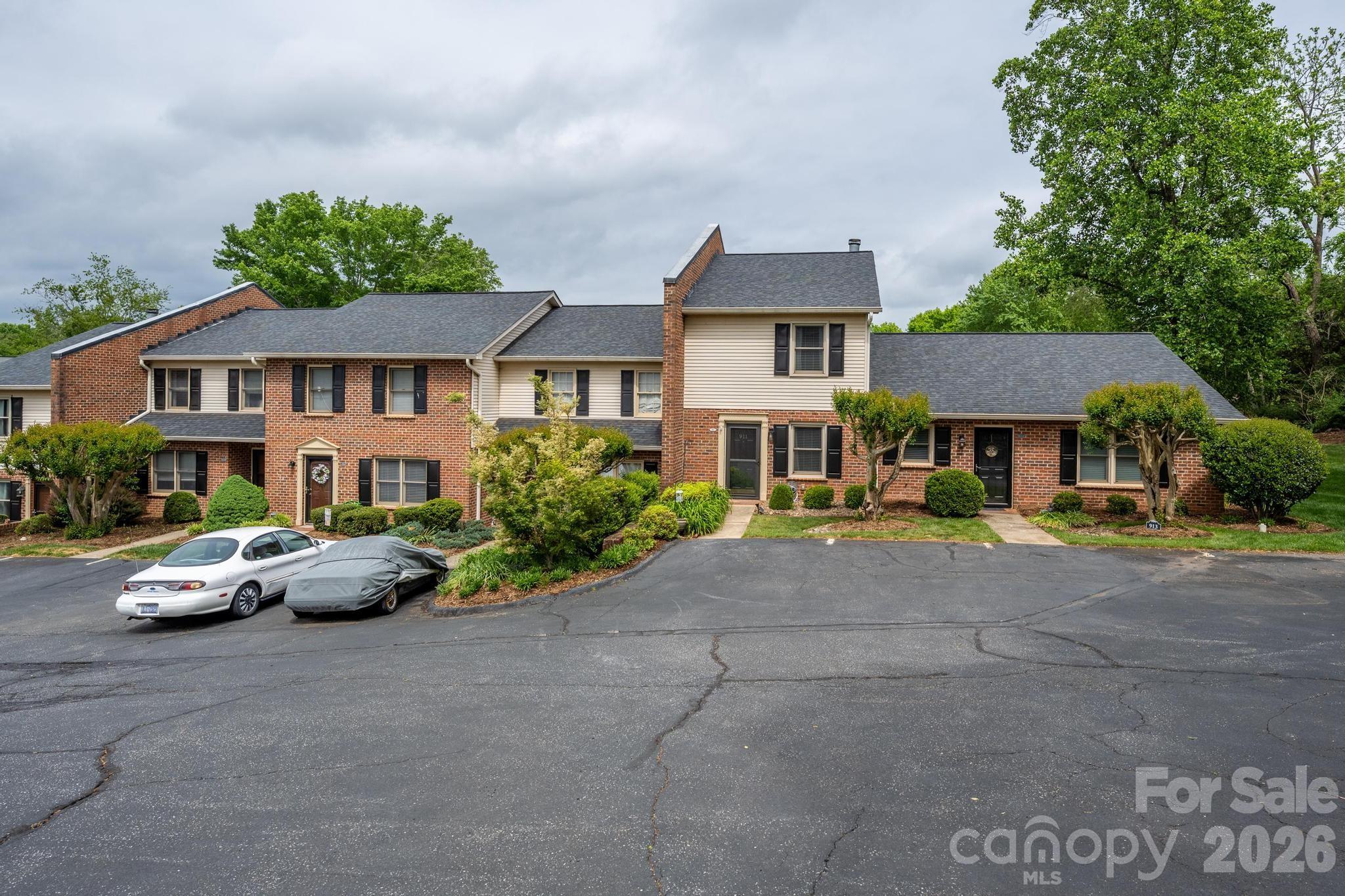 911 21st Avenue NE Hickory NC 28601