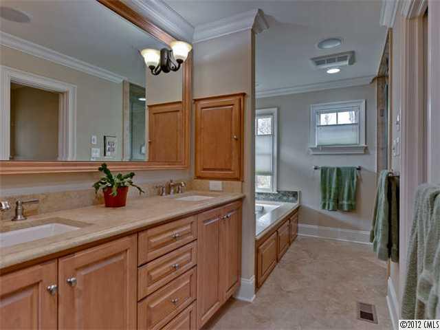 5016 Sharon Woods Lane Charlotte NC 28210